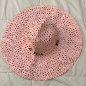 Very nice, light weight hat, for color pink lovers, looks fancy for a beach day.
